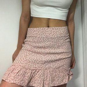 Pink & White Flowy Floral Mini Skirt [Brandy Melville]
